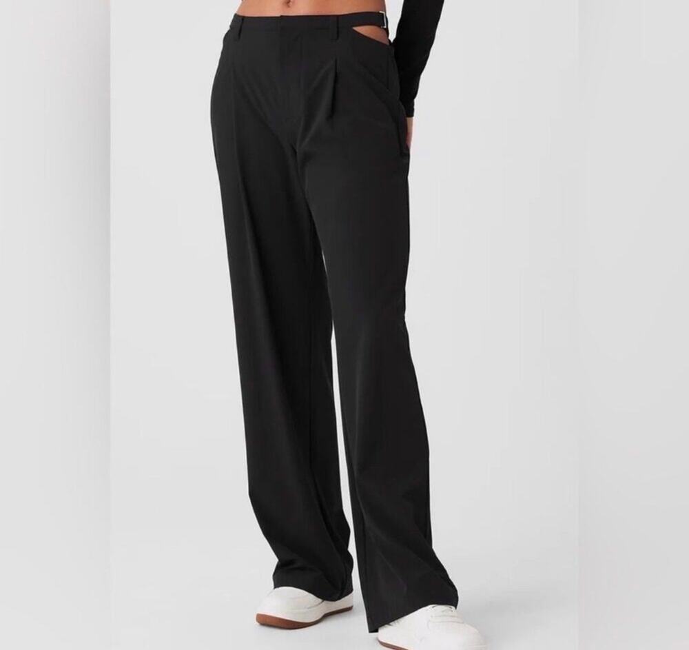 NWOT Alo Mid Rise Show Down Trousers